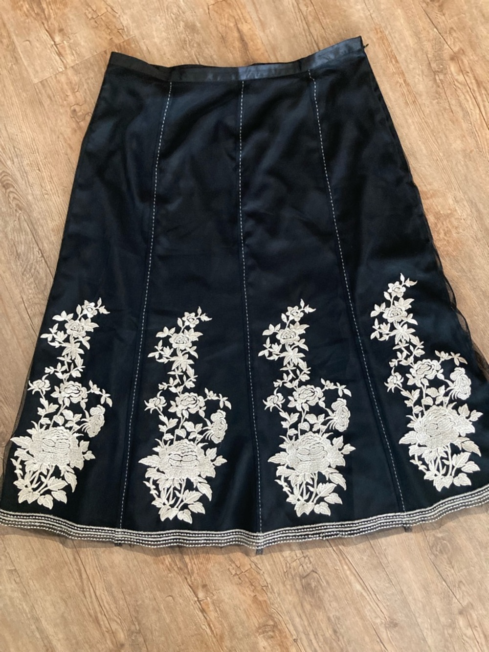 Vintage Nygard Collection White Floral Embroidered A-Line Skirt
